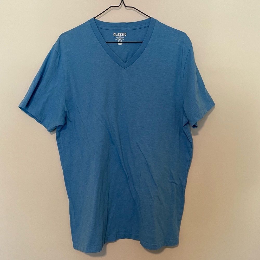 Classic Old Navy Mens Large V-Neck Shirt!